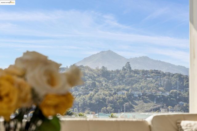 $1,395,000 | 28 Marina Ct Drive, San Rafael, CA 94901