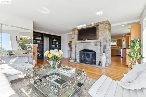 $1,395,000 | 28 Marina Ct Drive, San Rafael, CA 94901