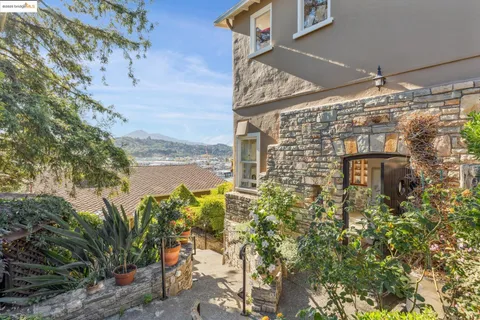 $1,395,000 | 28 Marina Ct Drive, San Rafael, CA 94901
