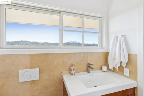 $1,395,000 | 28 Marina Ct Drive, San Rafael, CA 94901