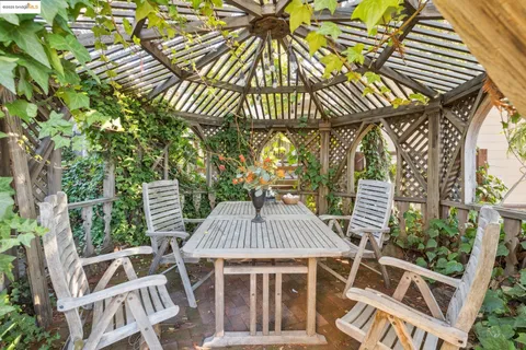 $1,395,000 | 28 Marina Ct Drive, San Rafael, CA 94901