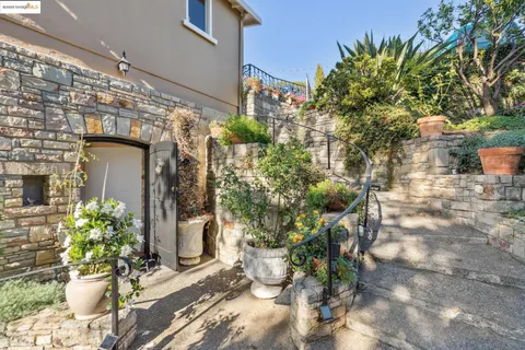 $1,395,000 | 28 Marina Ct Drive, San Rafael, CA 94901