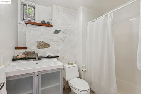 $1,395,000 | 28 Marina Ct Drive, San Rafael, CA 94901