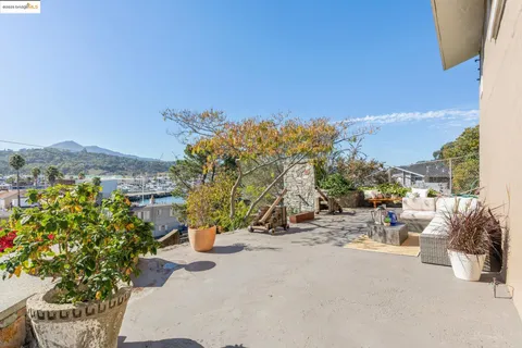 $1,395,000 | 28 Marina Ct Drive, San Rafael, CA 94901