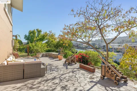 $1,395,000 | 28 Marina Ct Drive, San Rafael, CA 94901