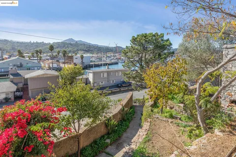 $1,395,000 | 28 Marina Ct Drive, San Rafael, CA 94901