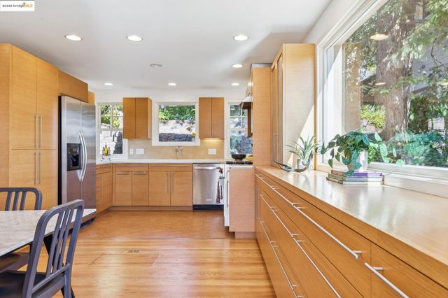 $1,395,000 | 28 Marina Ct Drive, San Rafael, CA 94901