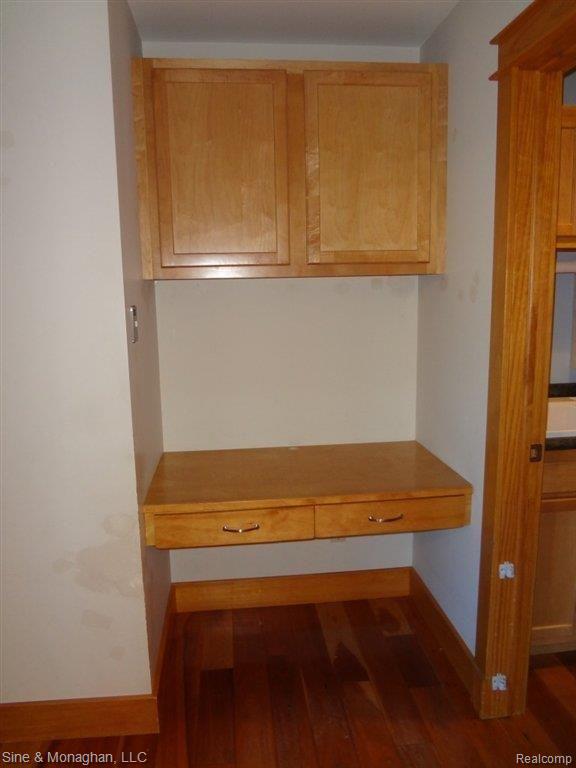 4204 Neuman Road St. Clair, MI 48079 - Photo 17 of 37 16-built in desk - Copy.jpg