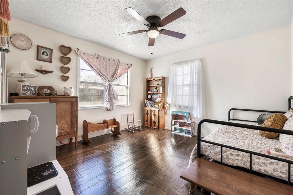 132 Maple Dublin, TX 76446 - Photo 13 of 27 a living room with furniture and wooden floor
