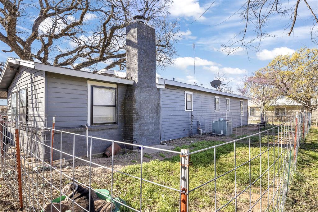 132 Maple Dublin, TX 76446 - Photo 21 of 27 a view of a yard with wooden fence