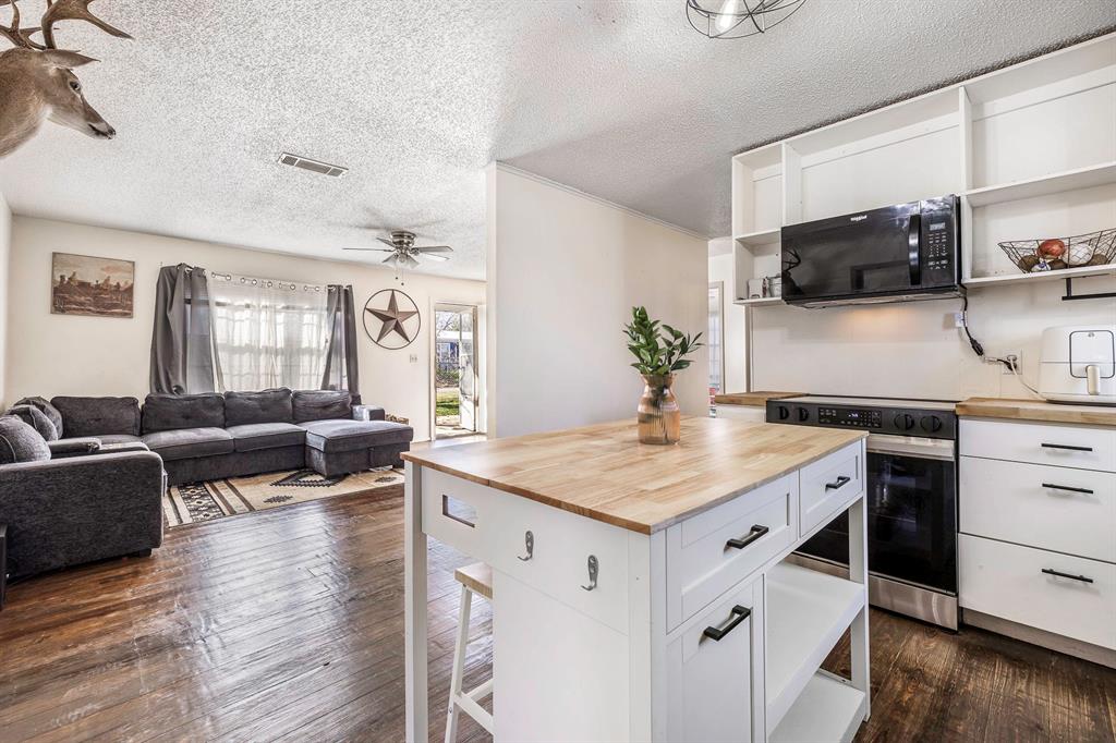 132 Maple Dublin, TX 76446 - Photo 4 of 27 a living room with furniture and a wooden floor