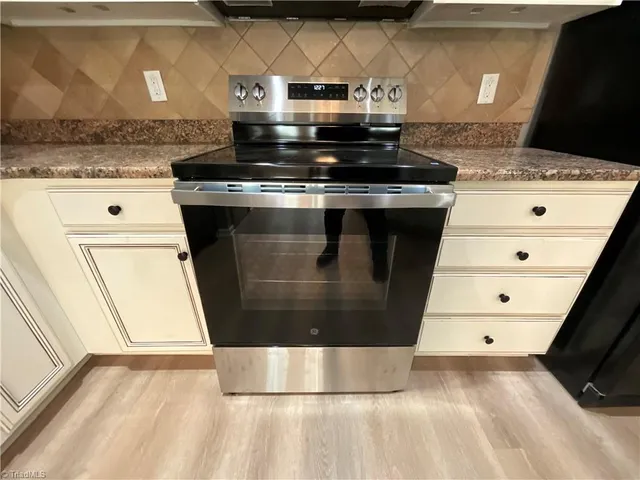 $2,300 | 27 Cherine Way, Greensboro, NC 27410