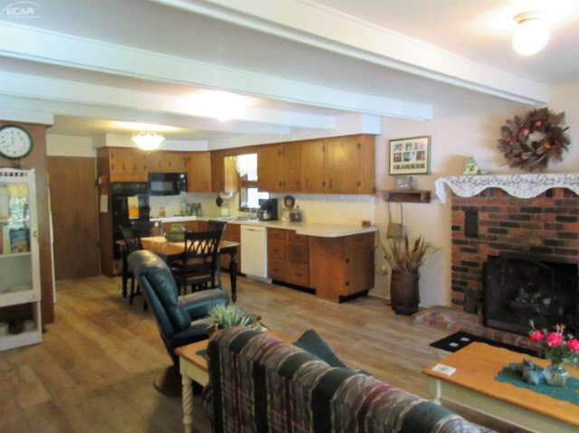 5060 Cook Road Swartz Creek, MI 48473 - Photo 8 of 23 21225244-7.JPG