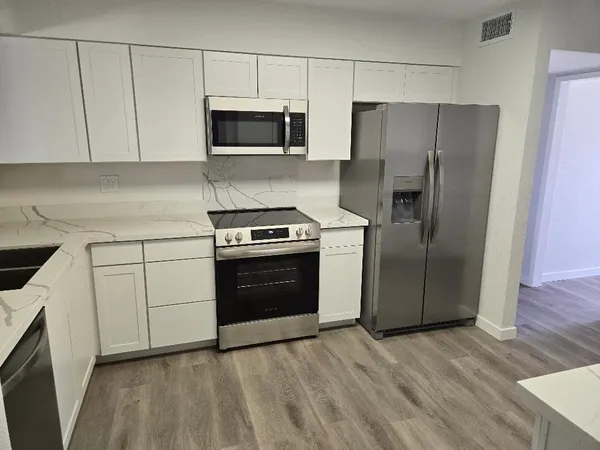 $1,595 | 10166 West Cinnebar Avenue, Sun City, AZ 85351