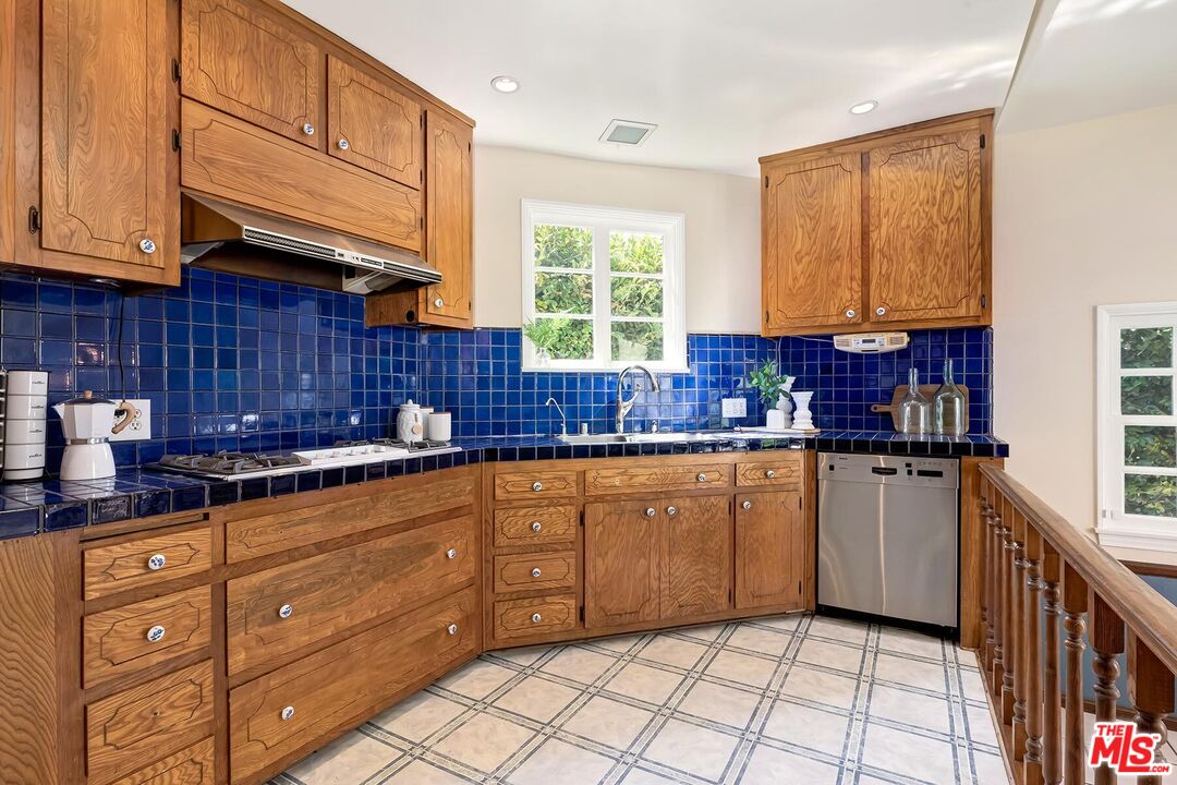 11637 Charnock Road Los Angeles, CA 90066 - Photo 23 of 28 Gallery Image 23
