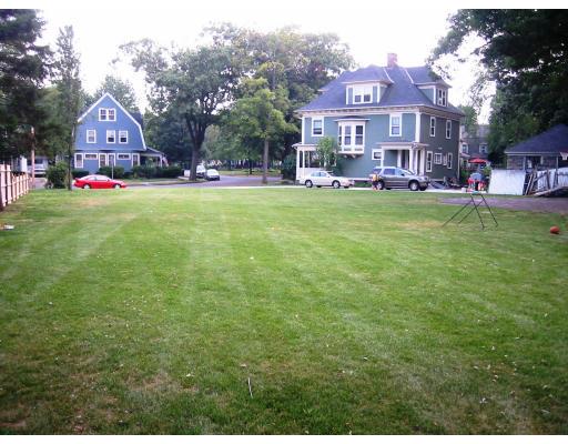 32 Fairfield Street Springfield, MA 01108 - Photo 4 of 16