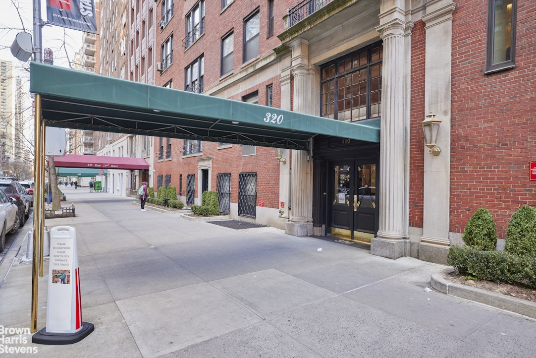 320 East 72nd Street, Unit 15B Manhattan, NY 10021 - Photo 10 of 11
