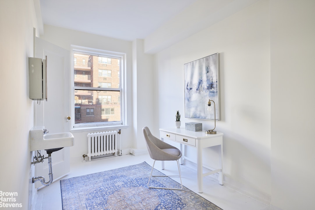 320 East 72nd Street, Unit 15B Manhattan, NY 10021 - Photo 8 of 11