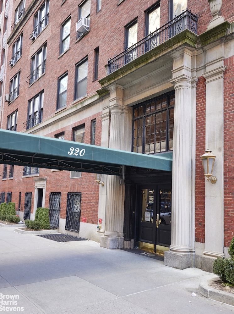 320 East 72nd Street, Unit 15B Manhattan, NY 10021 - Photo 9 of 11