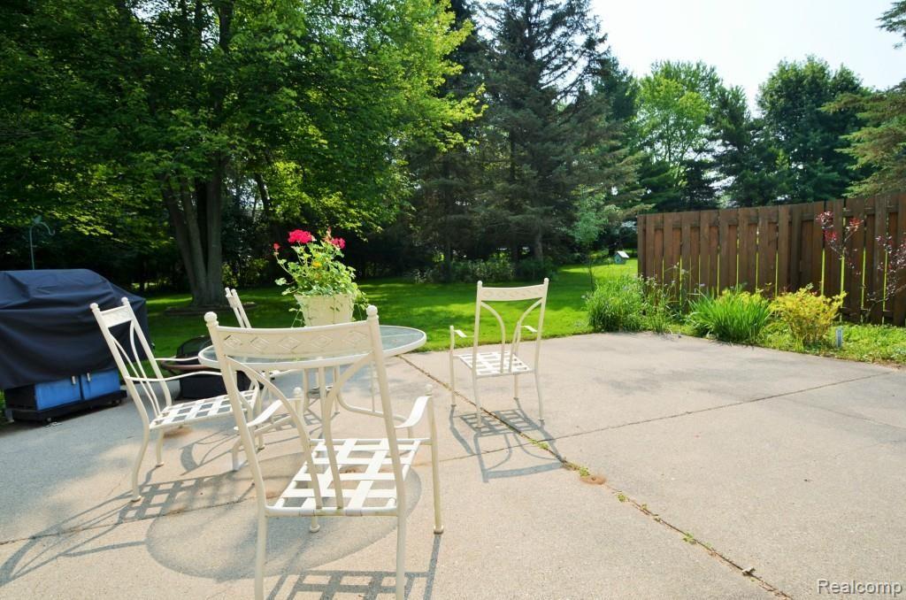 1172 Whispering Knoll Lane Rochester Hills, MI 48306 - Photo 29 of 39