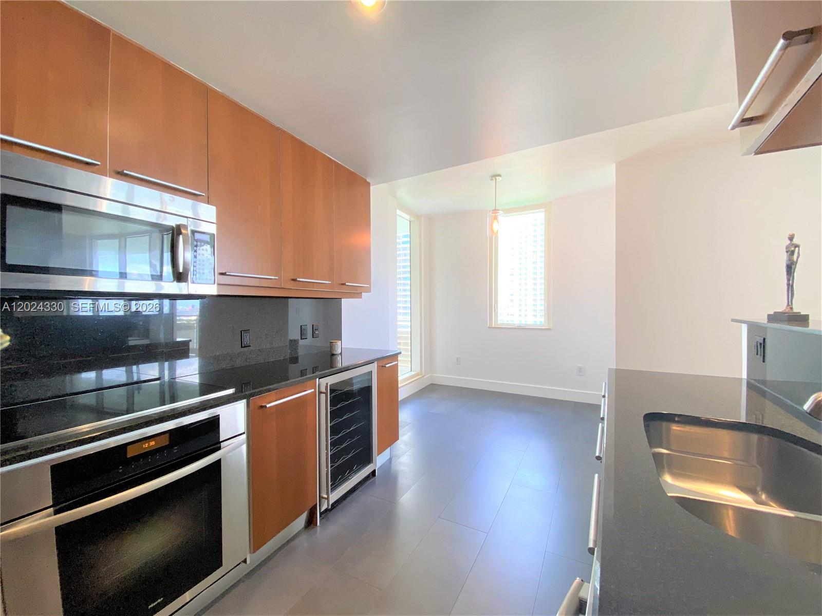 901 Brickell Key Boulevard, Unit 2006 Miami, FL 33131 - Photo 16 of 41 Breakfast Area