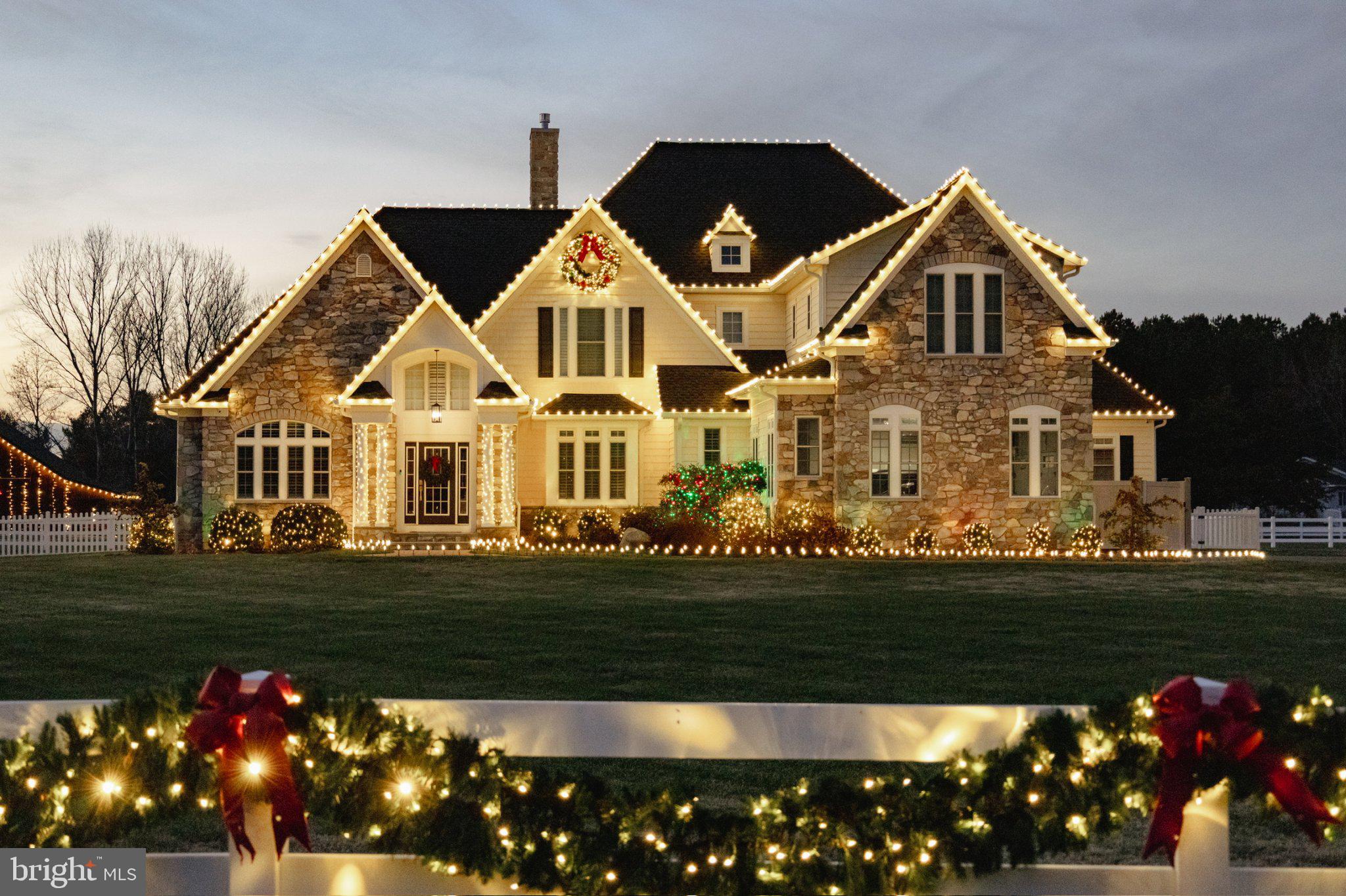 313 Wye Road Queenstown, MD 21658 - Photo 121 of 132 Charming holiday home aglow at dusk.