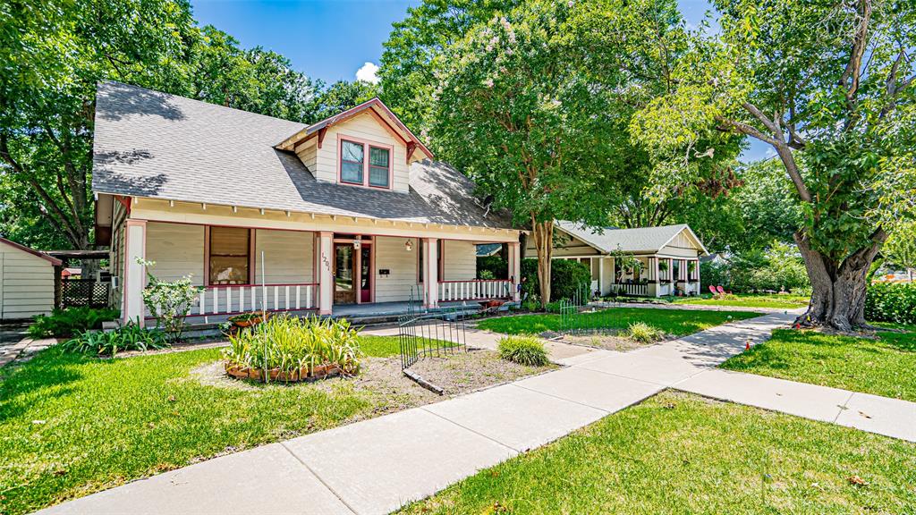 1201 West Marvin Ave