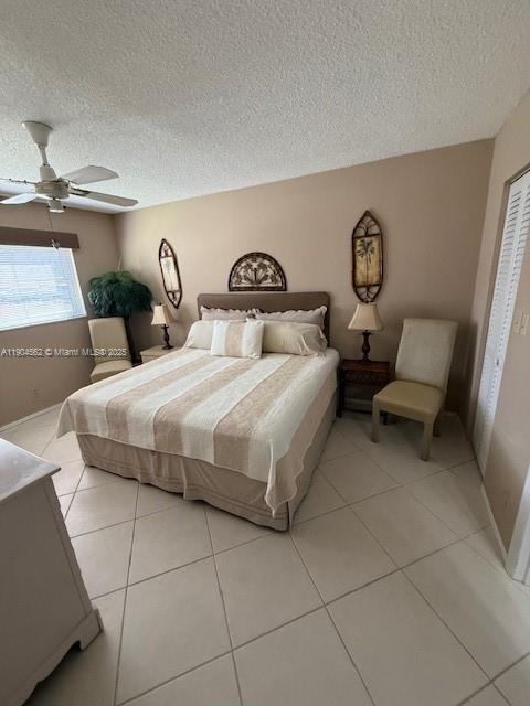 5300 Washington Street, Unit P136 Hollywood, FL 33021 - Photo 11 of 21 a bedroom with a bed and a chair