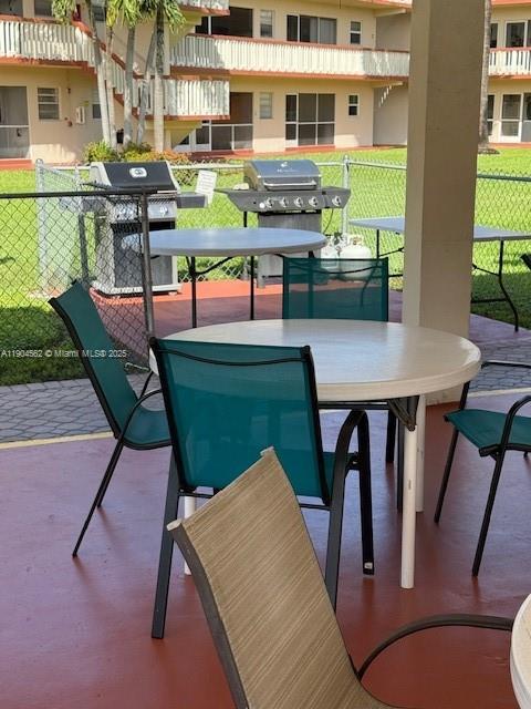 5300 Washington Street, Unit P136 Hollywood, FL 33021 - Photo 18 of 21 a balcony with table and chairs