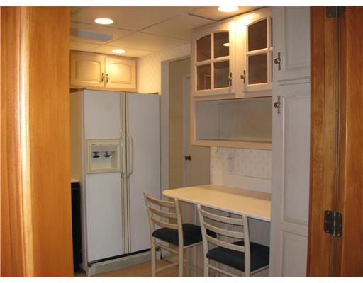 900 Washington Road, Unit 304 Mt. Lebanon, PA 15228 - Photo 4 of 18 Kitchen. Eating area and pantry in kitchen. Nice storage and counter space. There is a ceramic floor.