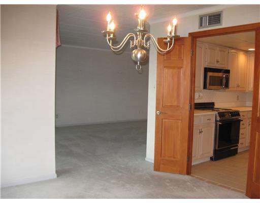 900 Washington Road, Unit 304 Mt. Lebanon, PA 15228 - Photo 8 of 18 Dining Room. Opening to kitchen