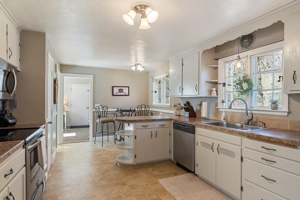 86 Lovell Road Holden, MA 01520 - Photo 14 of 41 Gallery Image 14