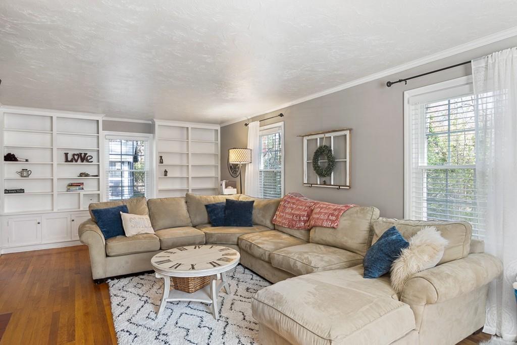 86 Lovell Road Holden, MA 01520 - Photo 4 of 41 Gallery Image 4