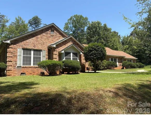 $575,000 | 2000 Golf Course Road, Columbus, NC 28722