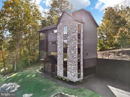 $1,599,000 | 12 Langton Lane, Newtown Square, PA 19073