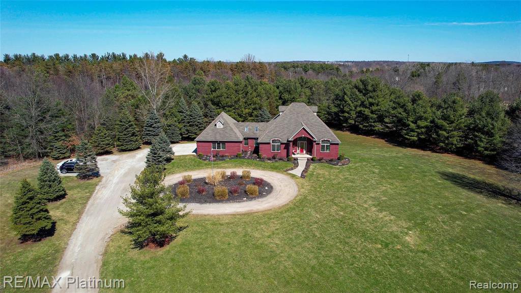 1410 Henderson Road Howell, MI 48855 - Photo 3 of 55