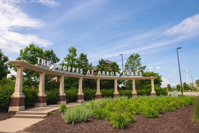 $362,420 | 10525 Harbor Lane North, Maple Grove, MN 55369