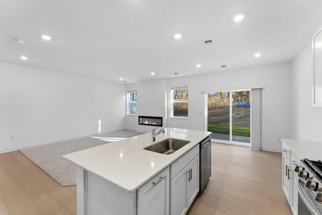 $362,420 | 10525 Harbor Lane North, Maple Grove, MN 55369