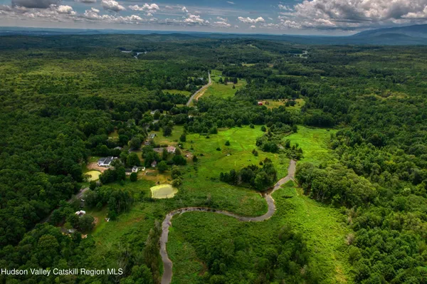 a view of yard with green space