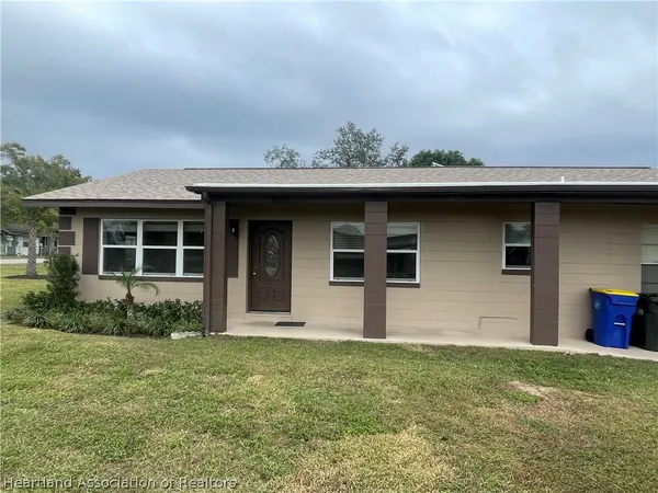 $1,425 | 400 S Pine South, Lake Placid, FL 33852
