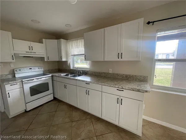 $1,425 | 400 S Pine South, Lake Placid, FL 33852