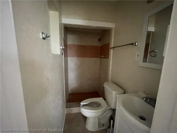 $1,425 | 400 S Pine South, Lake Placid, FL 33852