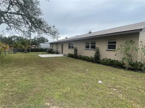 $1,425 | 400 S Pine South, Lake Placid, FL 33852