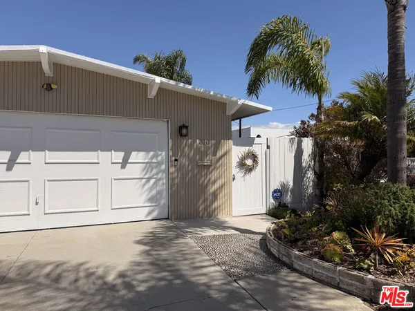 $13,990 | 200 Larsson Street, Manhattan Beach, CA 90266