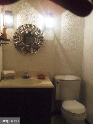 12509 Over Ridge Road Potomac, MD 20854 - Photo 18 of 30 Bath #1