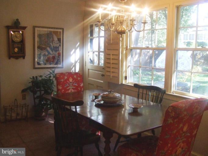 12509 Over Ridge Road Potomac, MD 20854 - Photo 22 of 30 Kitchen/Dining Room