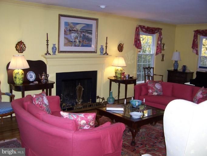 12509 Over Ridge Road Potomac, MD 20854 - Photo 6 of 30 Living Room