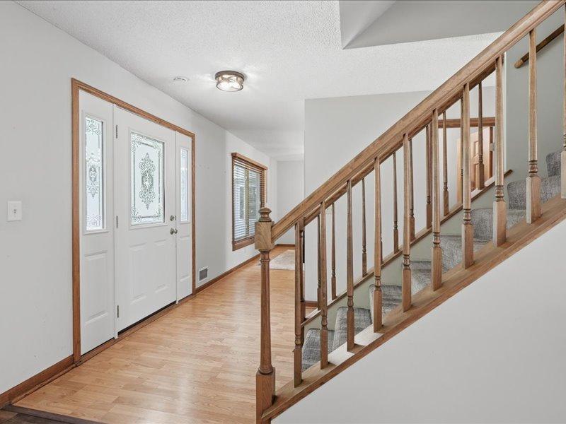 9331 Cedar Forest Road Eden Prairie, MN 55347 - Photo 6 of 41