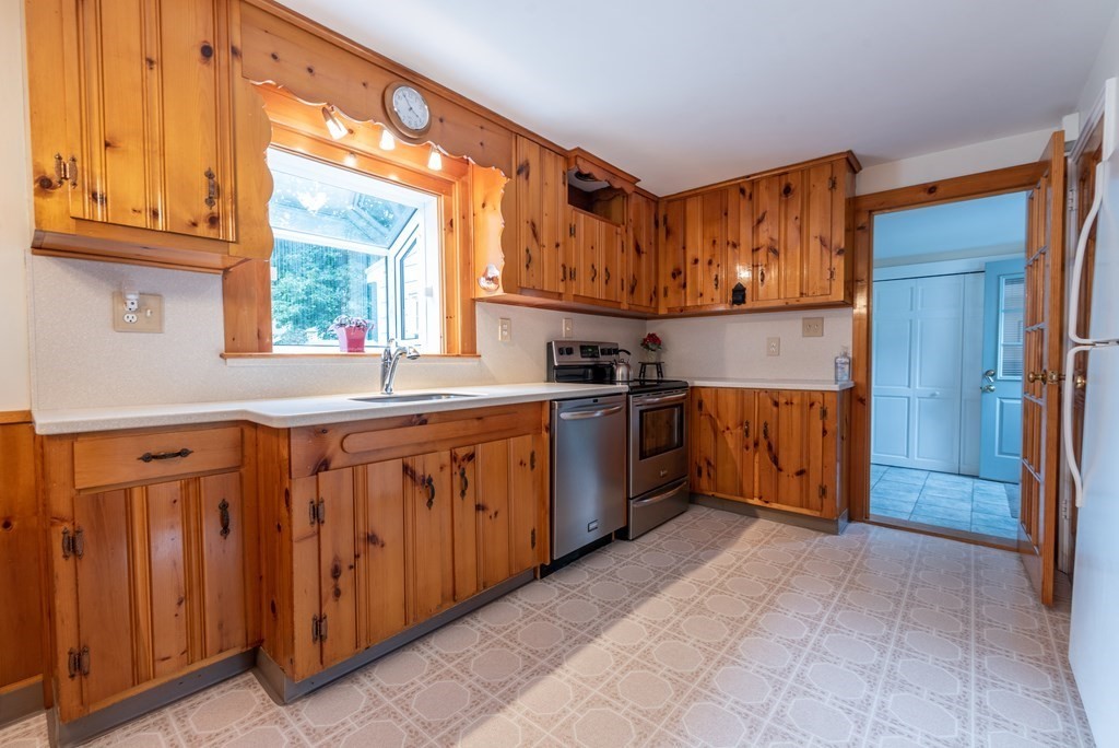 11 Eleanor Road Framingham, MA 01701 - Photo 7 of 30