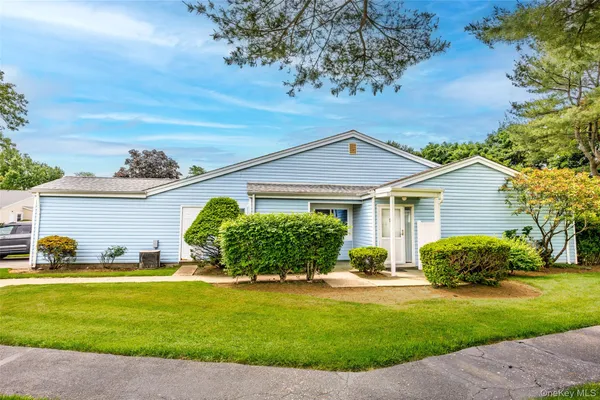 $499,000 | 302 Bentley Court West, St. James, NY 11780